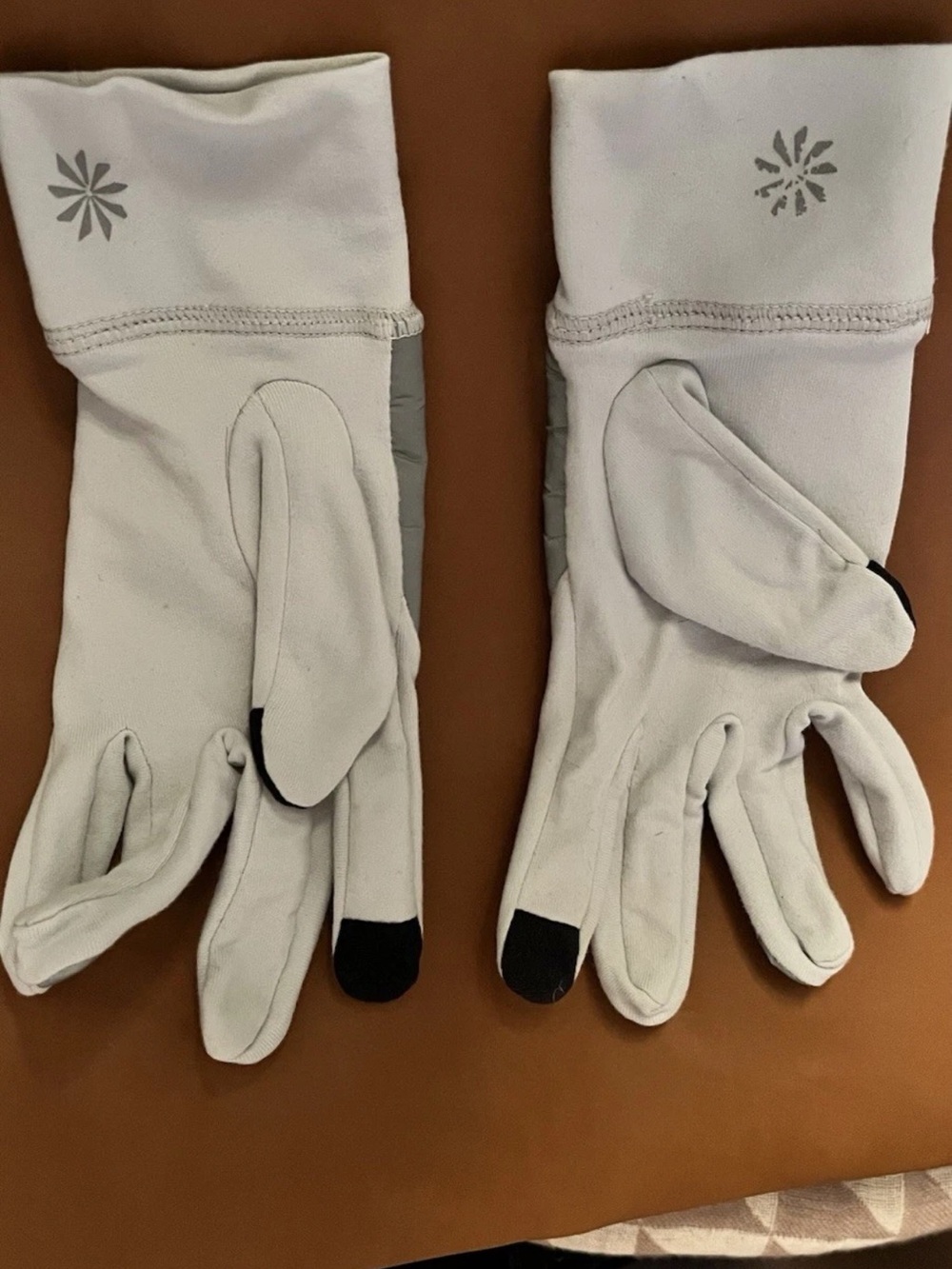Athleta light gray touchscreen gloves with black tips